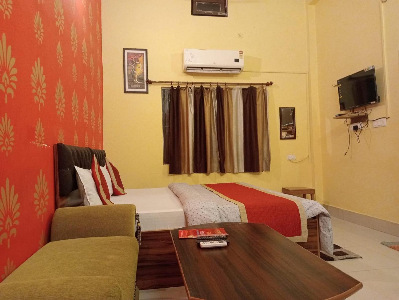 The Gangotri Inn — Photos 1